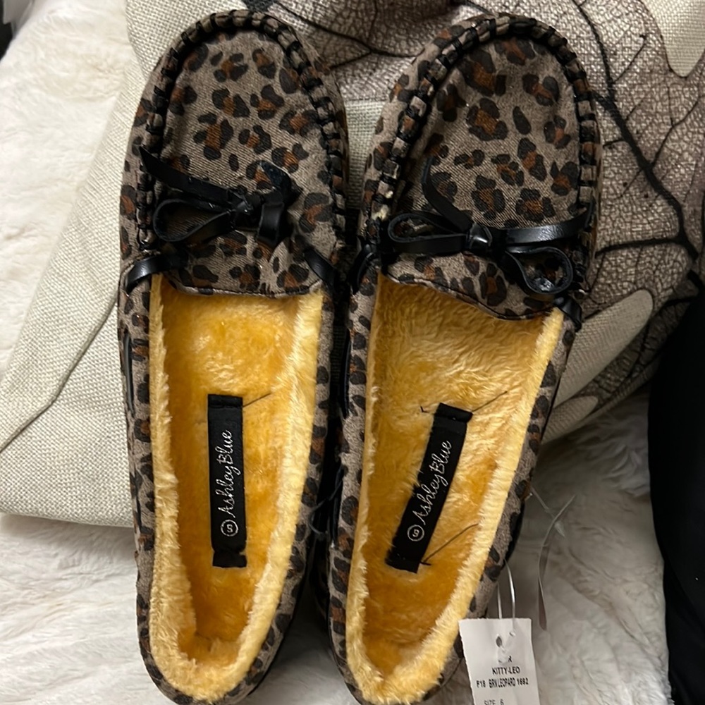 Ashley Blue Kitty-Leo Moccasin Slippers